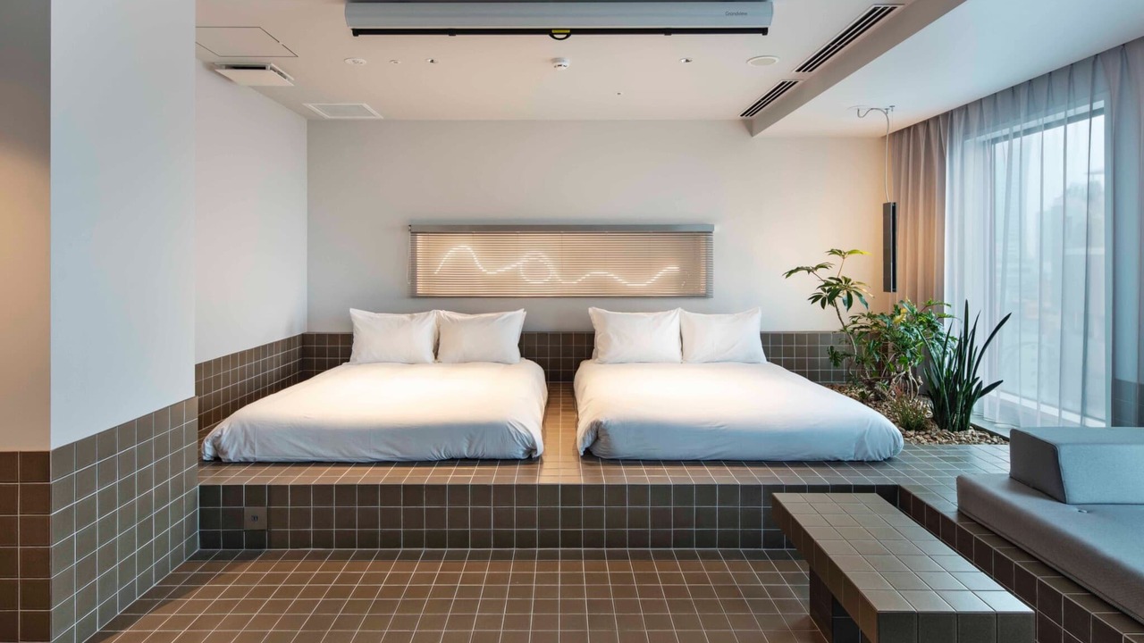 all day place shibuya|フロントスタッフの求人画像1枚目