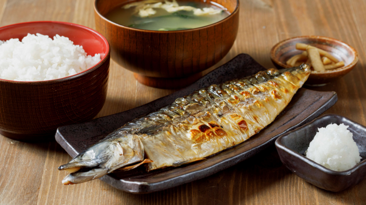  炭火焼干物定食　しんぱち食堂|店長・店長候補の求人画像1枚目