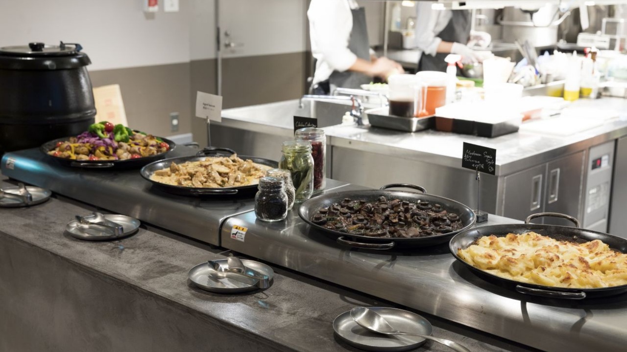 MORETHAN TAPAS LOUNGE -Spanish-|パティシエの求人画像2枚目