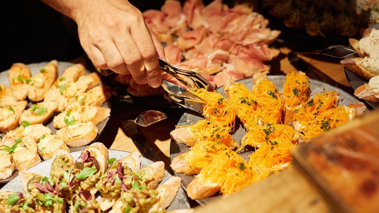 MORETHAN TAPAS LOUNGE -Spanish-|パティシエの求人画像1枚目