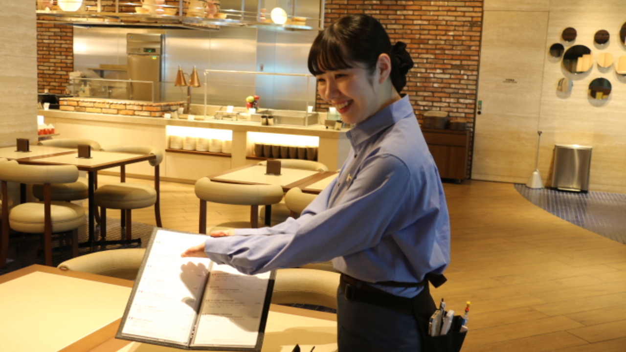 別府温泉　杉乃井ホテル|レストランサービス・ホールスタッフの求人画像1枚目