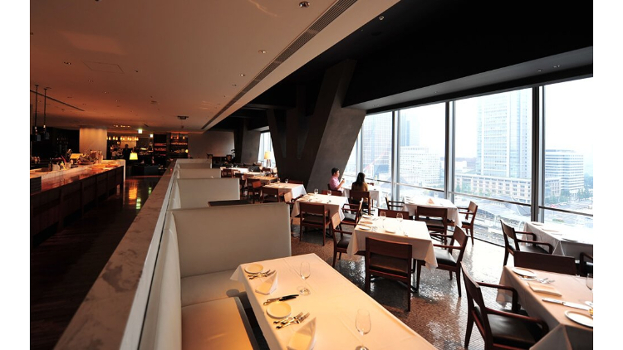 XEX|レストランサービス・ホールスタッフの求人画像1枚目