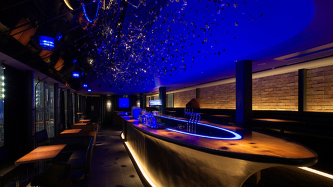 ブルー|レストランサービス・ホールスタッフの求人画像1枚目