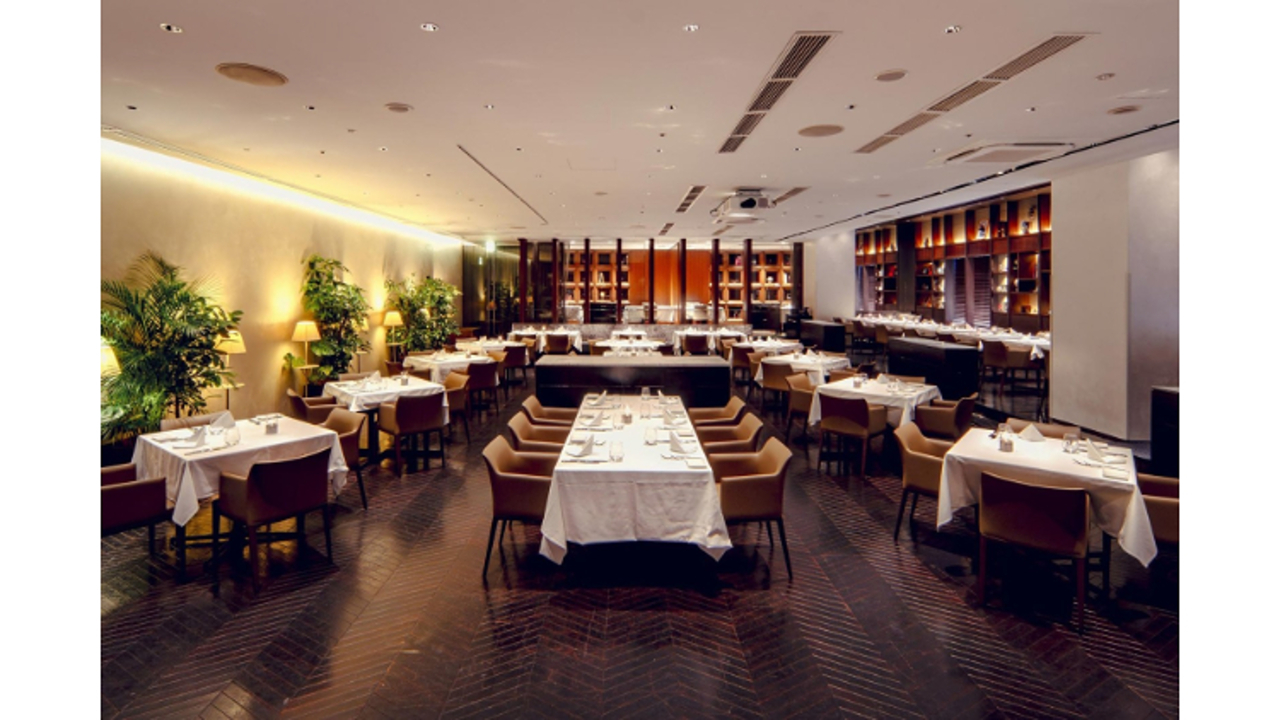 XEX|レストランサービス・ホールスタッフの求人画像1枚目