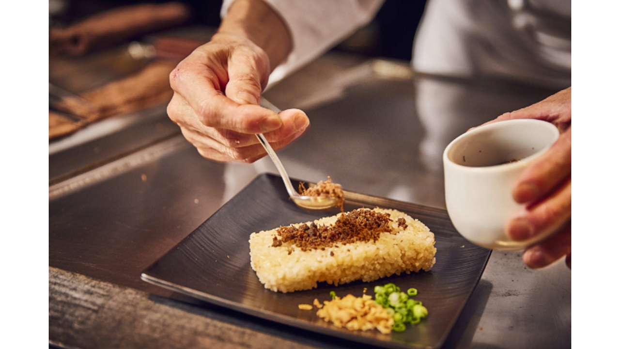 XEX|レストランサービス・ホールスタッフの求人画像1枚目