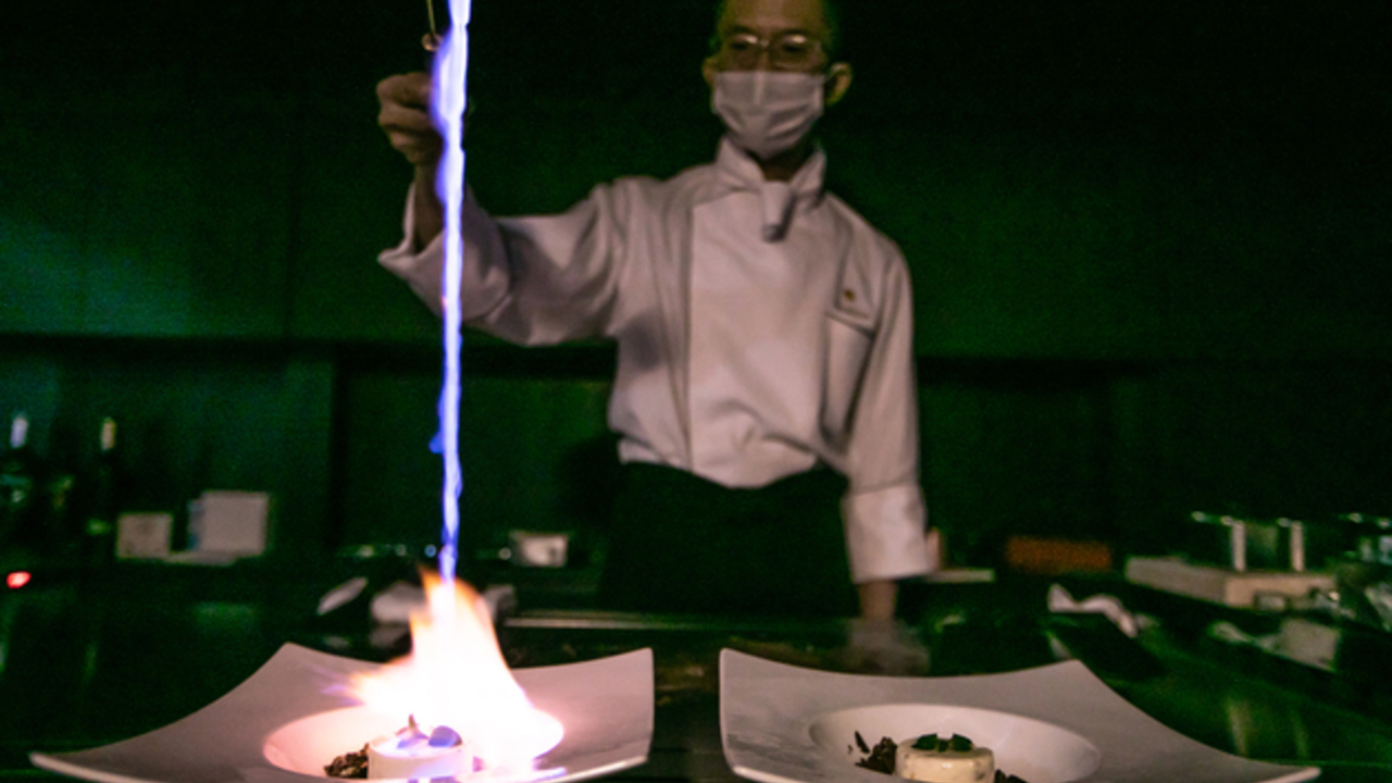 89［ハチキュー］|レストランサービス・ホールスタッフの求人画像1枚目