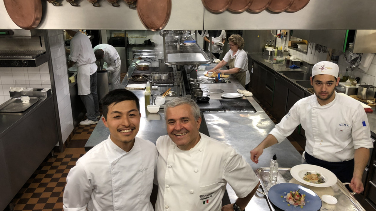 オルケストラ|レストランサービス・ホールスタッフの求人画像1枚目