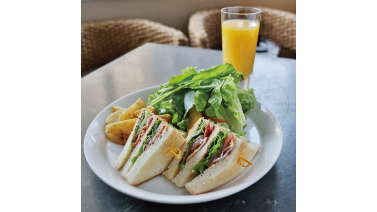 三本珈琲店|レストランサービス・ホールスタッフの求人画像1枚目