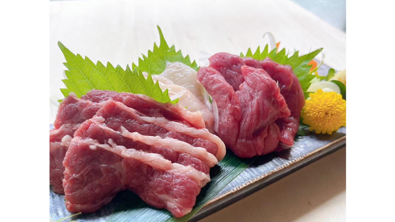 炭火焼鳥・牛もつ鍋 うる虎 総本店|レストランサービス・ホールスタッフの求人画像1枚目