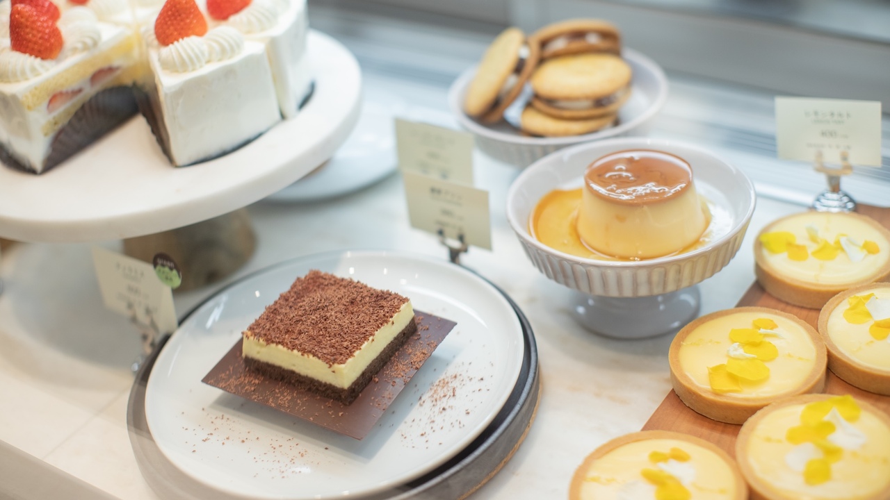 WHITE GLASS COFFEE 福岡店|パティシエの求人画像1枚目