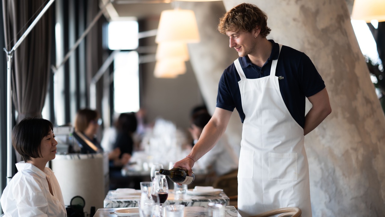 THE APOLLO|キッチンスタッフの求人画像1枚目