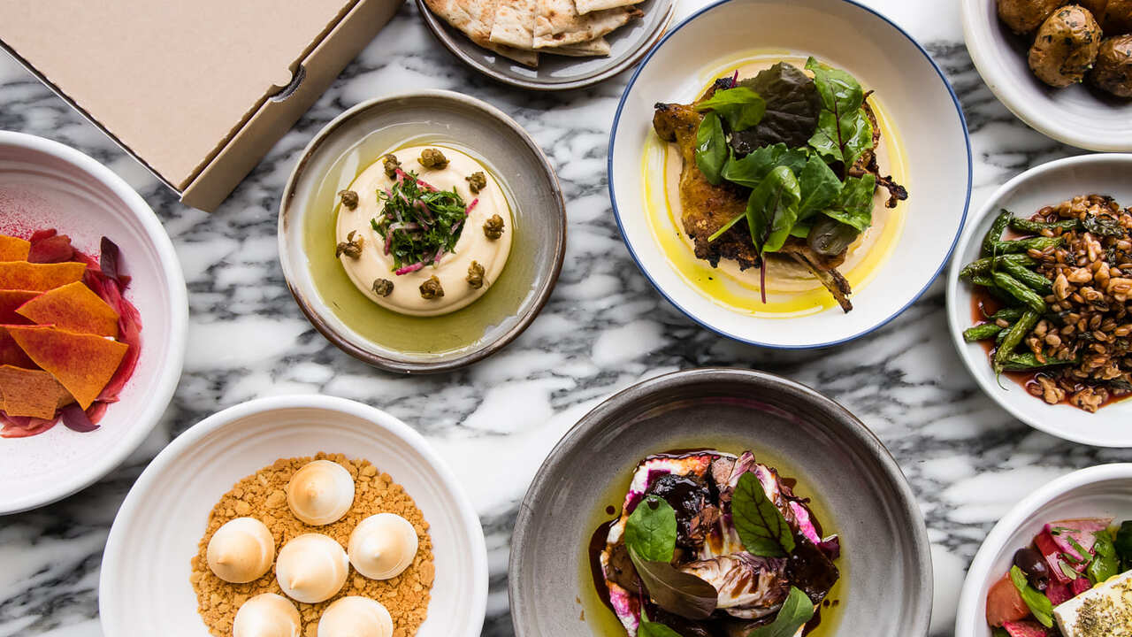 THE APOLLO|キッチンスタッフの求人画像1枚目