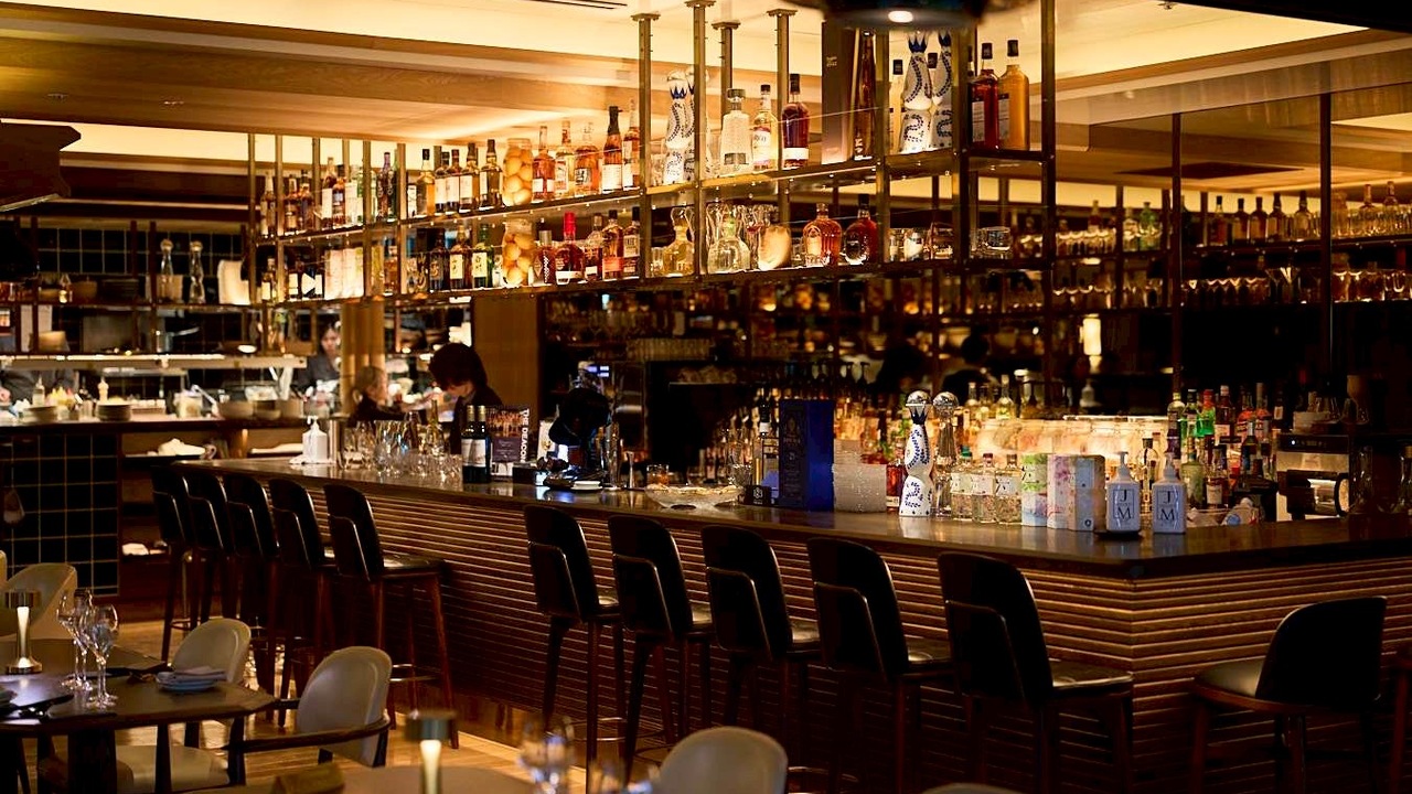 STELLAR WORKS Restaurant & Bar|レストランサービス・ホールスタッフの求人画像1枚目