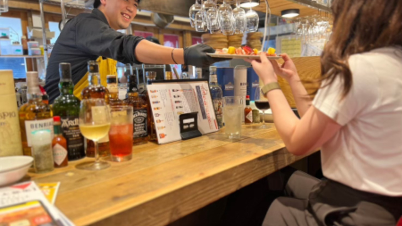 モルトボーノ|レストランサービス・ホールスタッフの求人画像1枚目