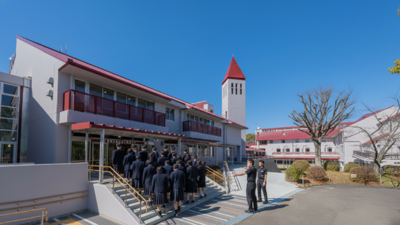 合宿事業 スズカト（三重県立鈴鹿青少年センター） その他ホテル | 宿泊部門 | フロントスタッフ)の求人の写真 1枚目
