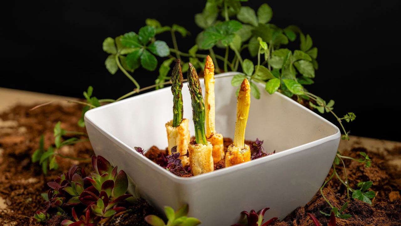 シャレーアイビーグループ|レストランサービス・ホールスタッフの求人画像2枚目