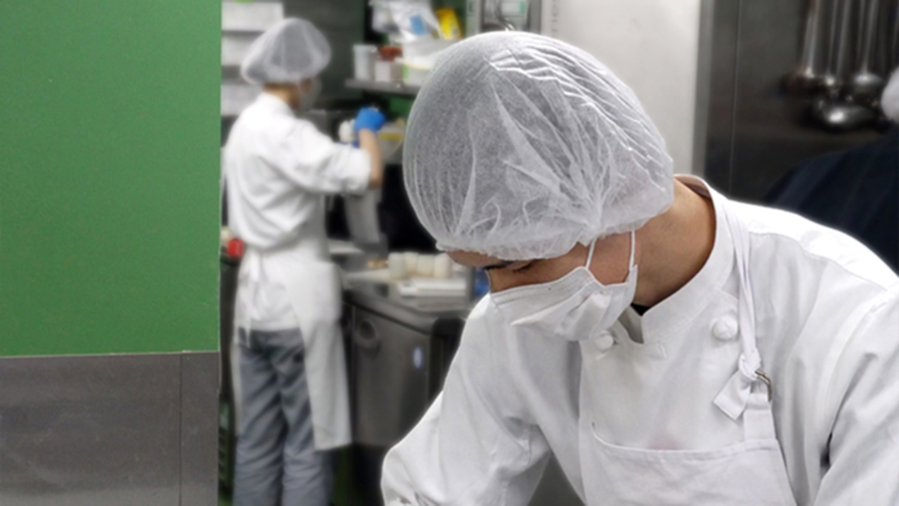 ル パティシエ タカギ|販売スタッフの求人画像2枚目