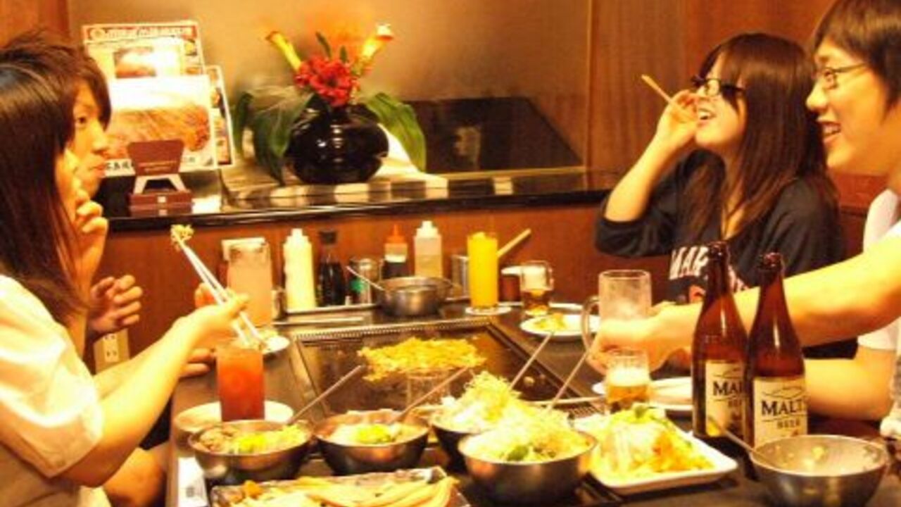 お好みもんじゃ|レストランサービス・ホールスタッフの求人画像1枚目