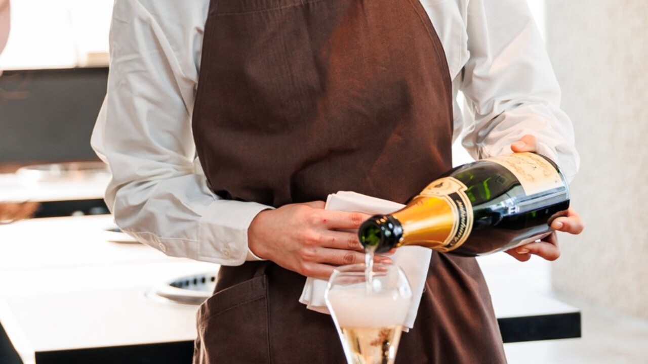 肉割烹 上|レストランサービス・ホールスタッフの求人画像1枚目