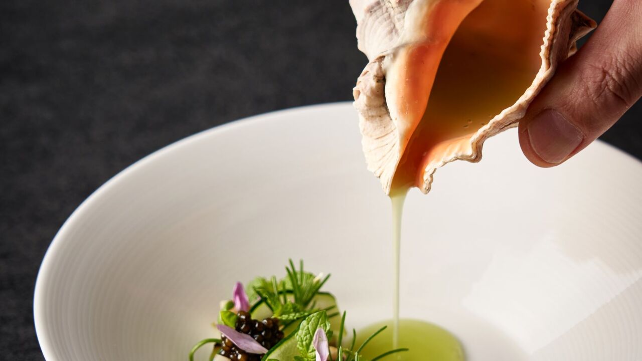 Ryokan 尾道西山|レストランサービス・ホールスタッフの求人画像1枚目