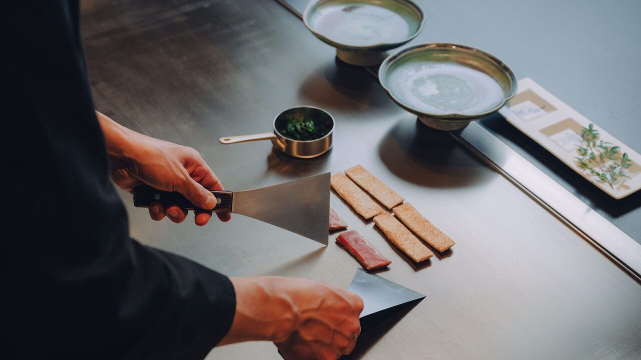 ホテルカンラ京都 鉄板料理 花六 ホテル・旅館 | キッチンスタッフ)の求人の写真 1枚目