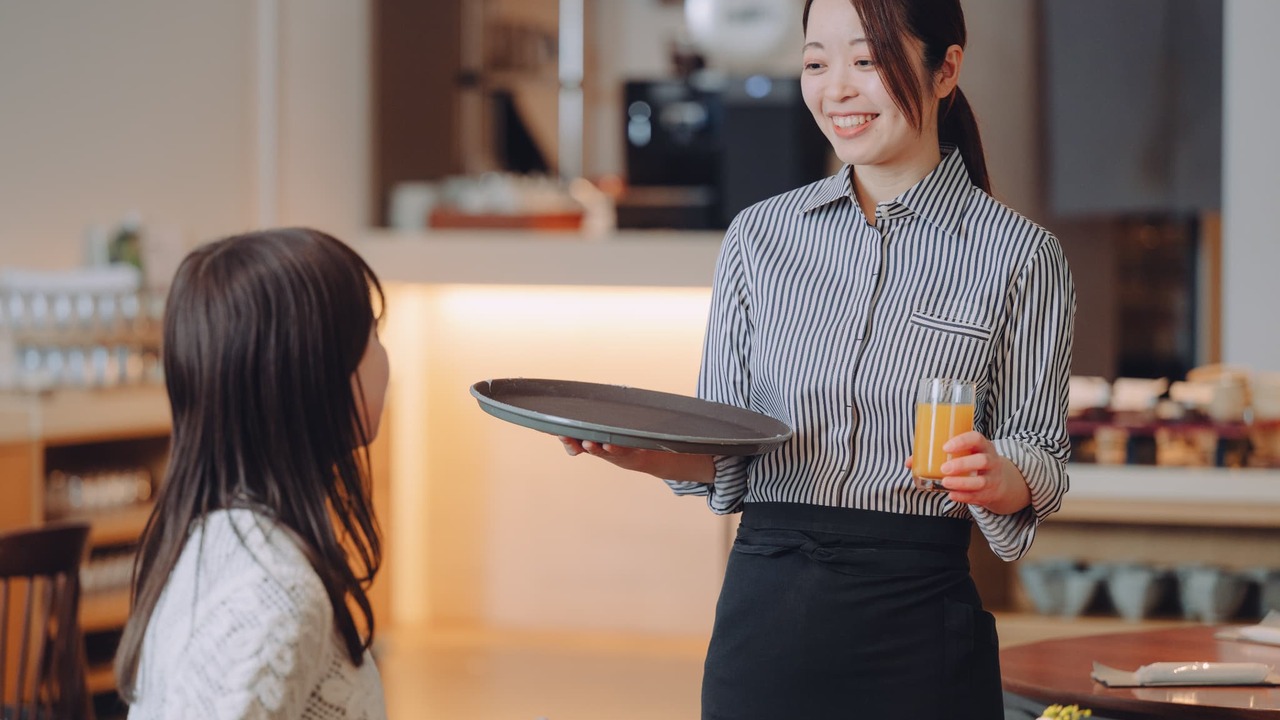 ホテルカンラ京都|レストランサービス・ホールスタッフの求人画像1枚目