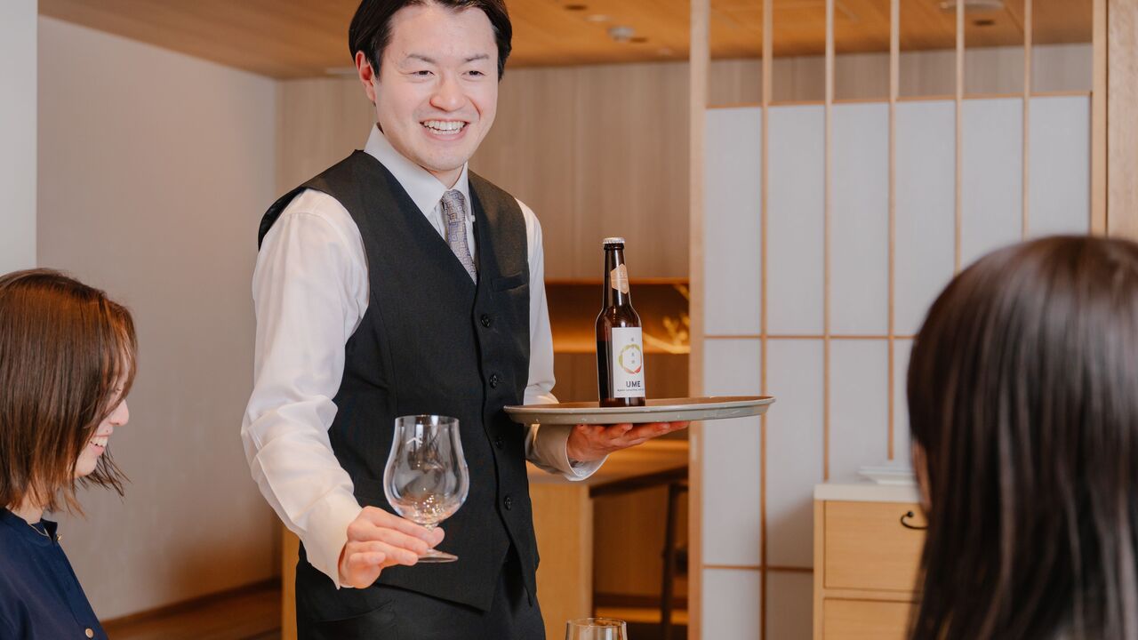 ホテルカンラ京都|レストランサービス・ホールスタッフの求人画像1枚目