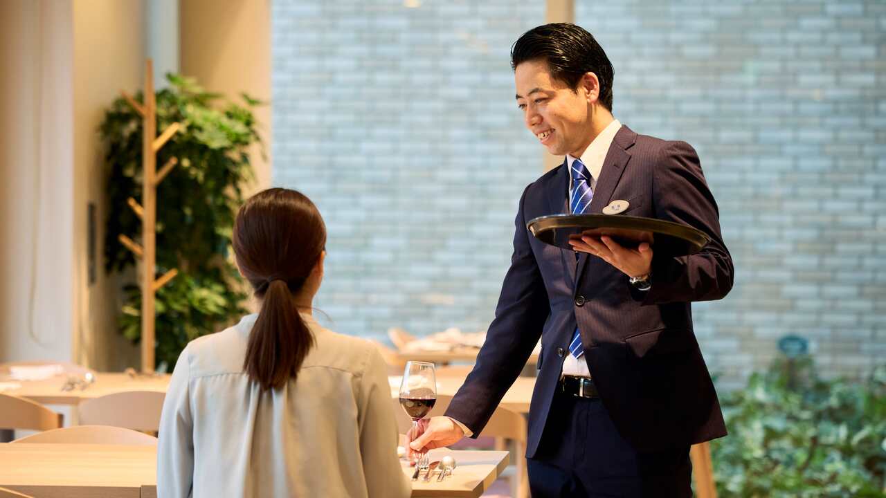 ホテル コメント|レストランサービス・ホールスタッフの求人画像1枚目