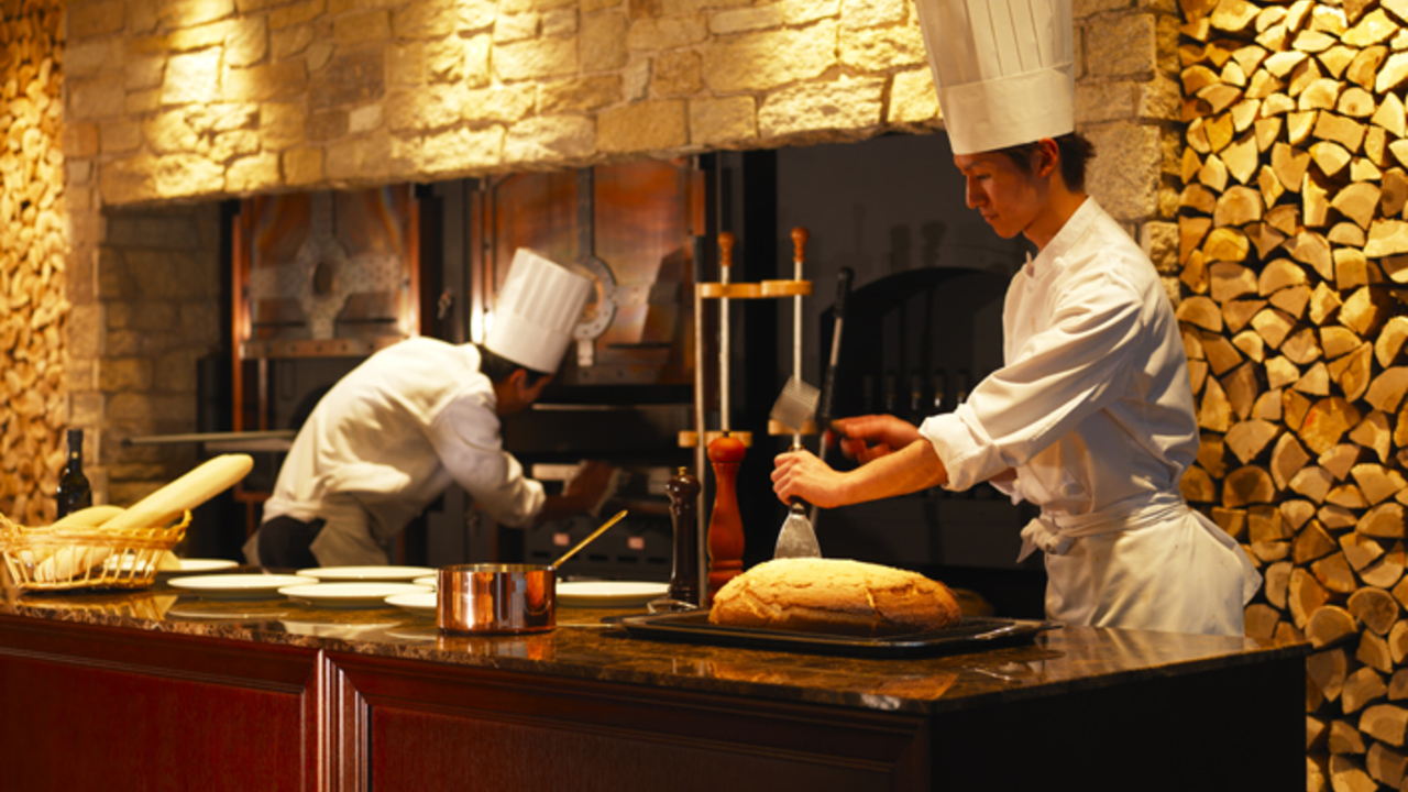 宮の森フランセス教会|料理長・料理長候補の求人画像1枚目