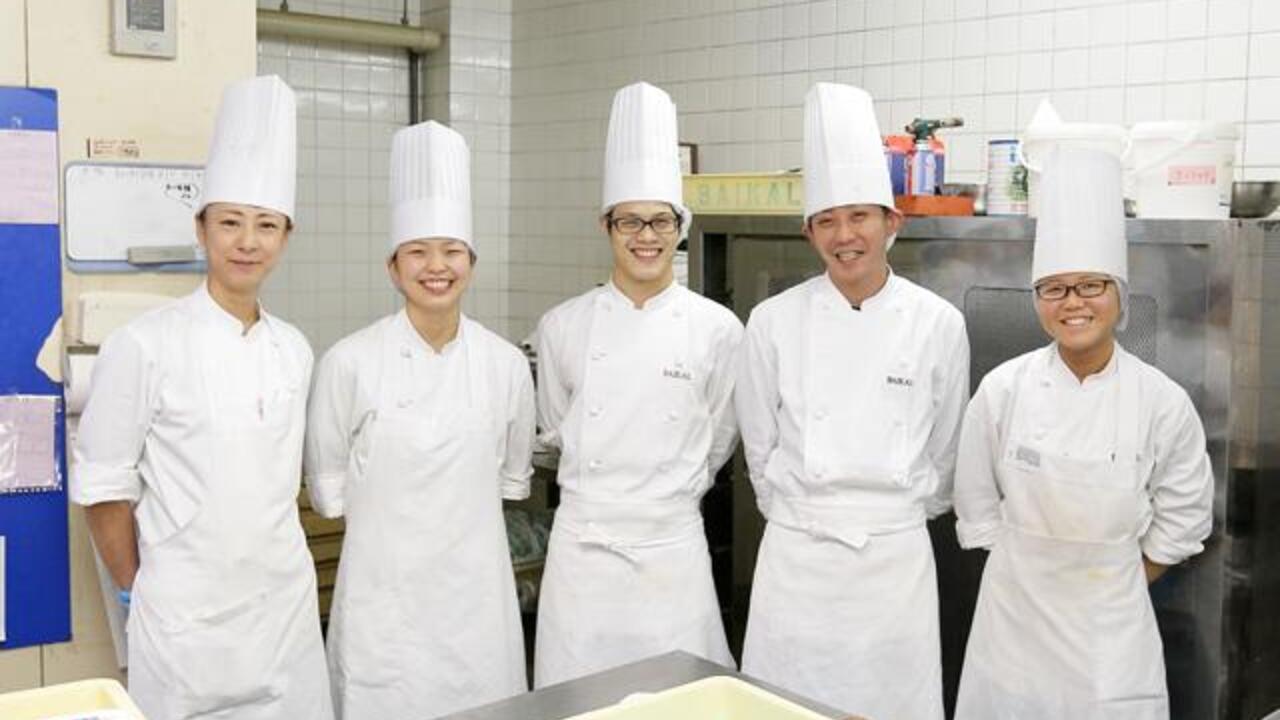 洋菓子のバイカル|パティシエの求人画像1枚目