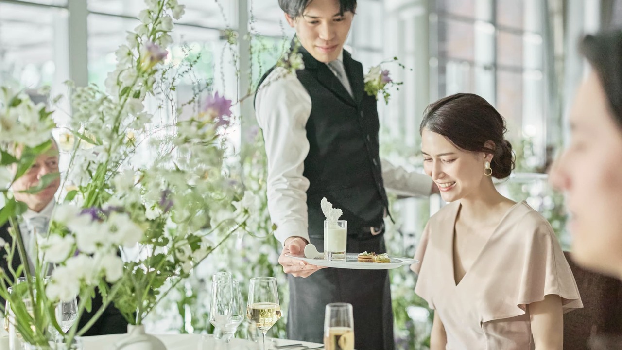 カノビアーノアネックス|レストランサービス・ホールスタッフの求人画像1枚目