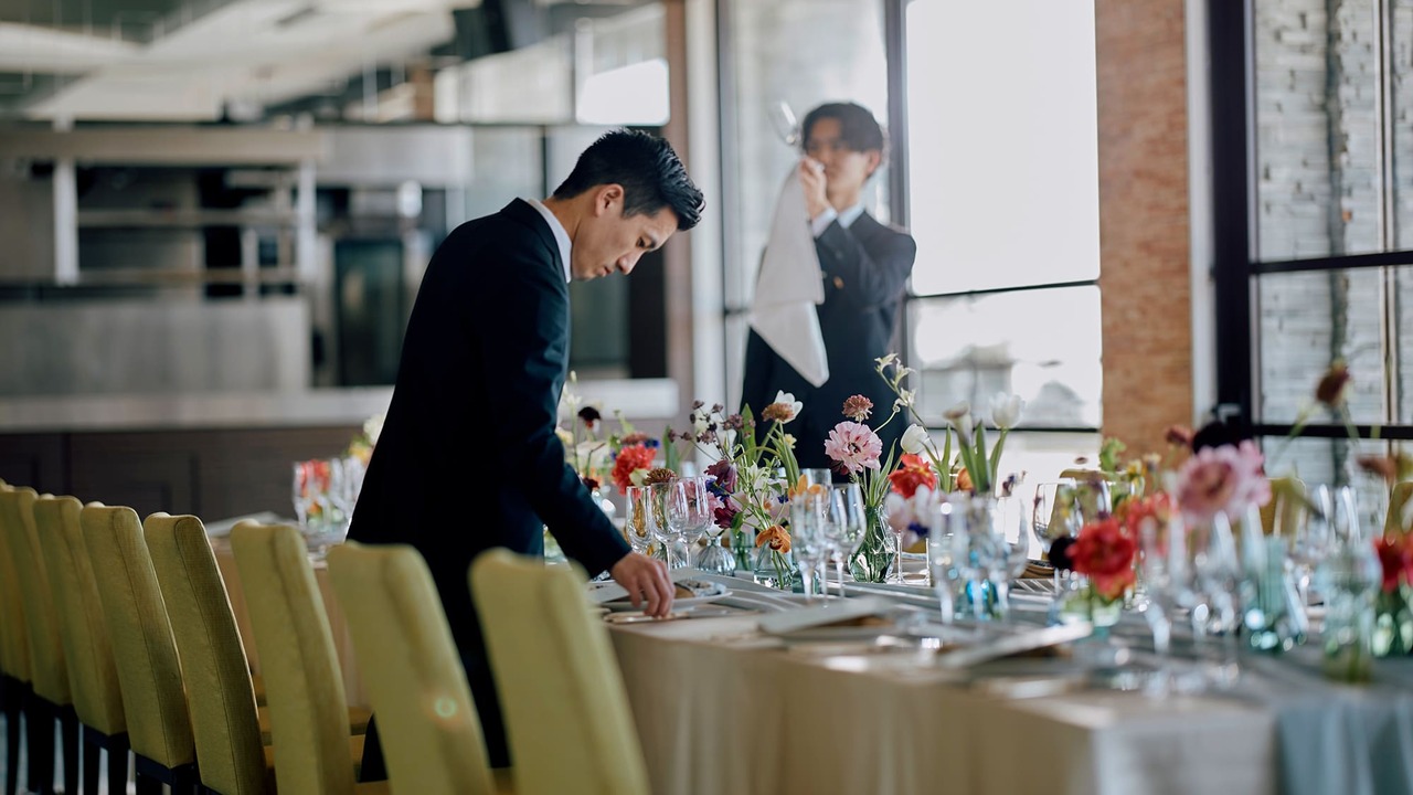 高宮庭園茶寮|レストランサービス・ホールスタッフの求人画像1枚目