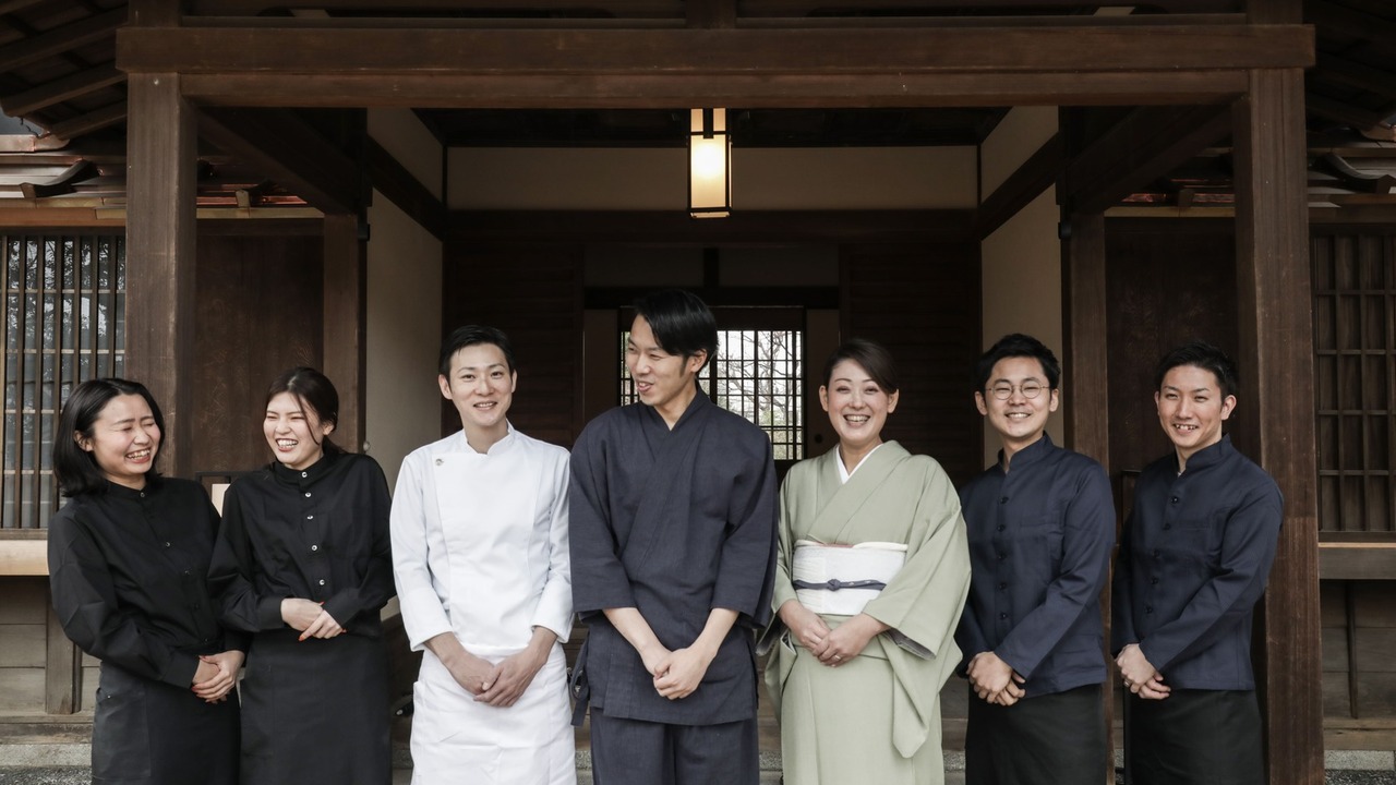 高宮庭園茶寮|レストランサービス・ホールスタッフの求人画像2枚目