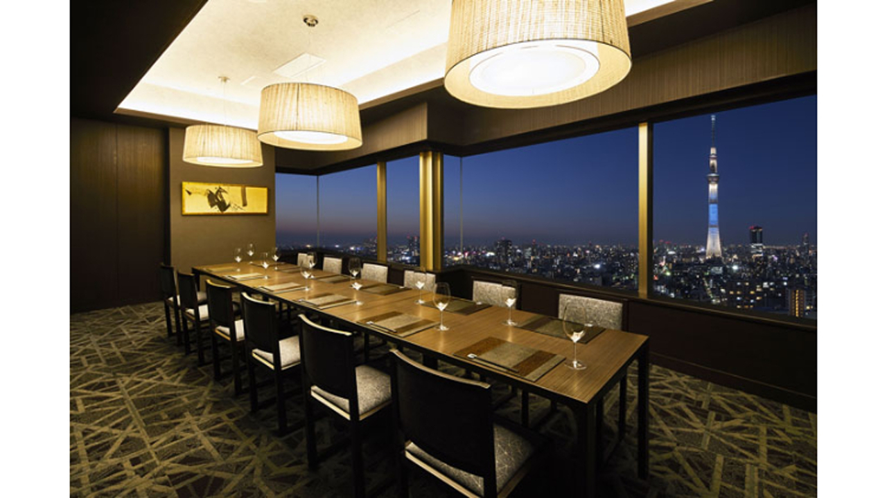 東武ホテルレバント東京|レストランサービス・ホールスタッフの求人画像1枚目