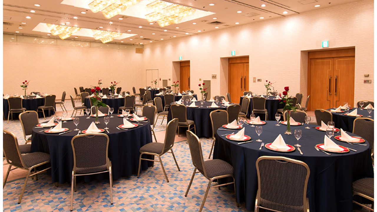 成田東武ホテルエアポート|レストランサービス・ホールスタッフの求人画像1枚目