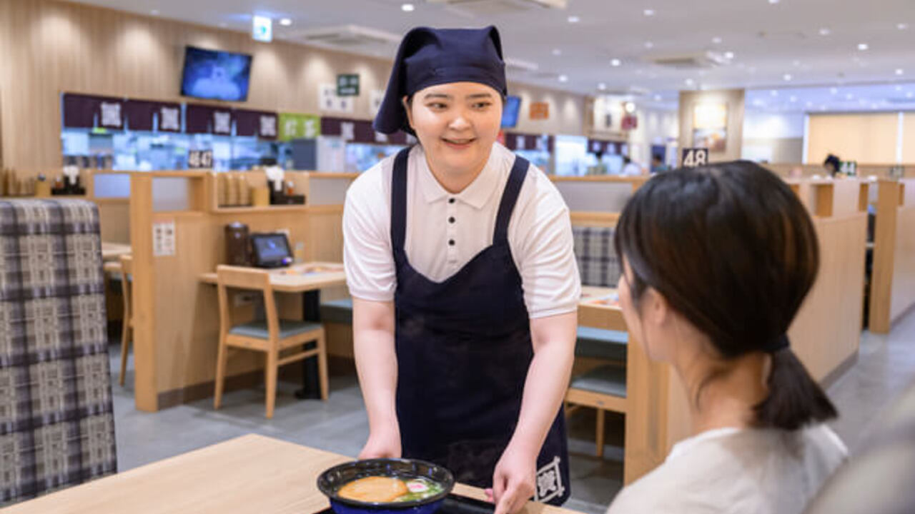 資さんうどん|レストランサービス・ホールスタッフの求人画像1枚目