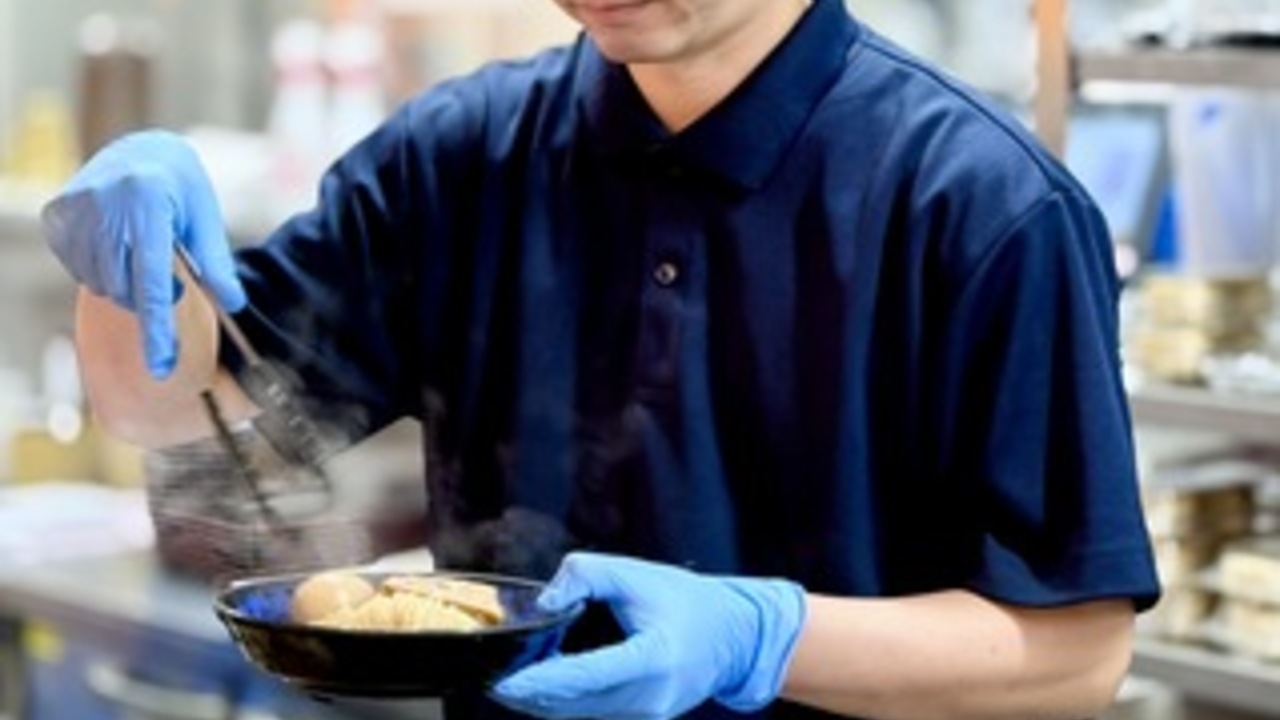 資さんうどん|レストランサービス・ホールスタッフの求人画像3枚目