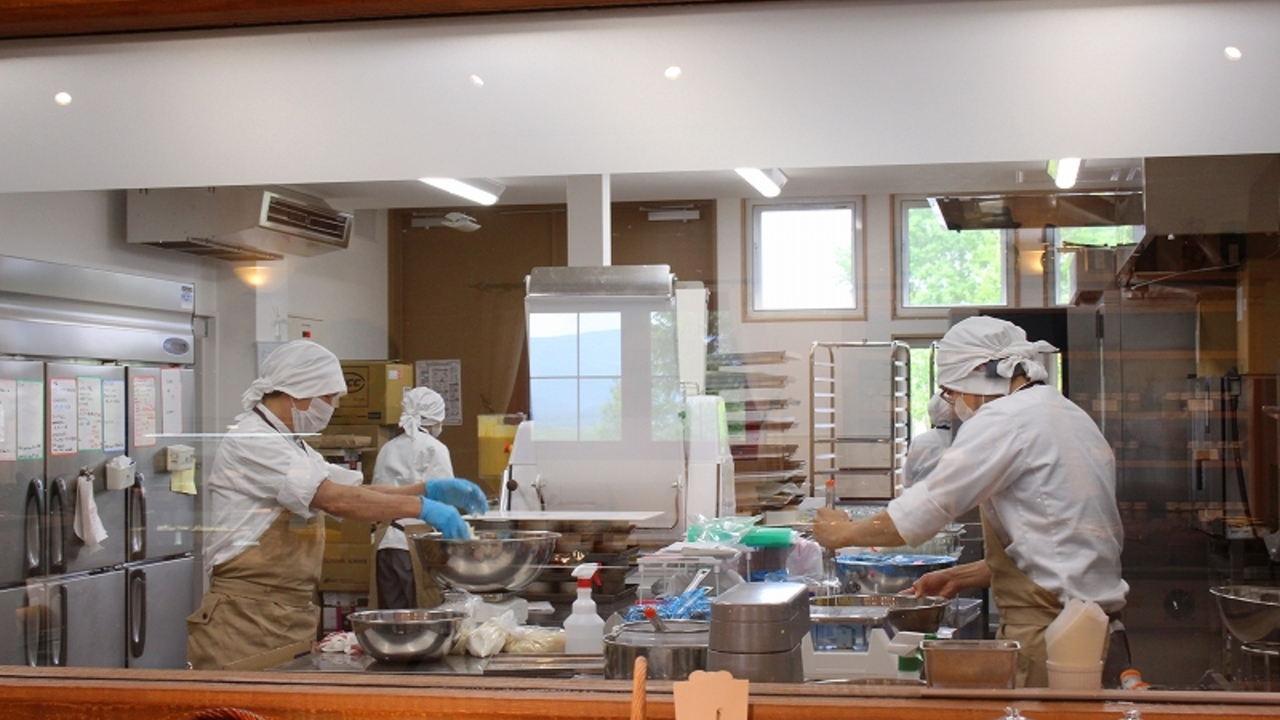 フェルム ラ・テール美瑛|パティシエの求人画像1枚目