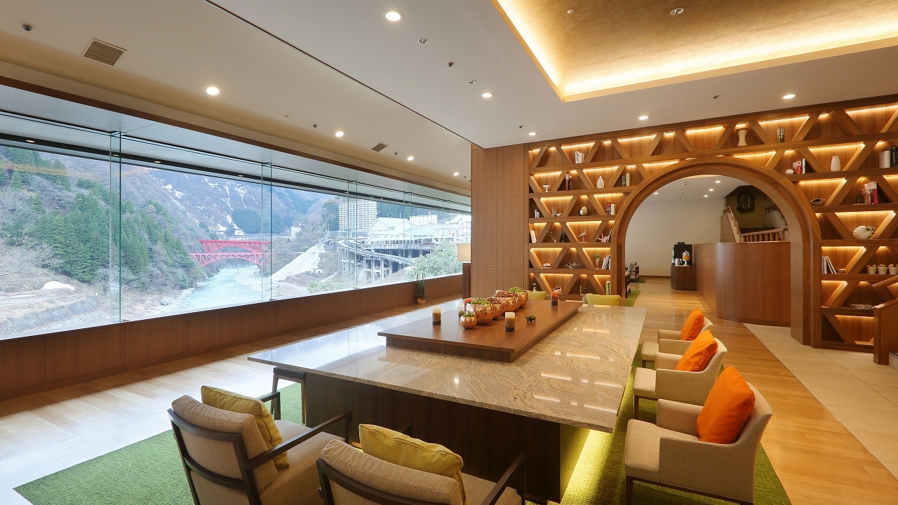 黒部・宇奈月温泉 やまのは|レストランサービス・ホールスタッフの求人画像1枚目