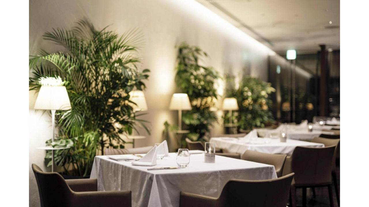 XEX|バーテンダーの求人画像1枚目