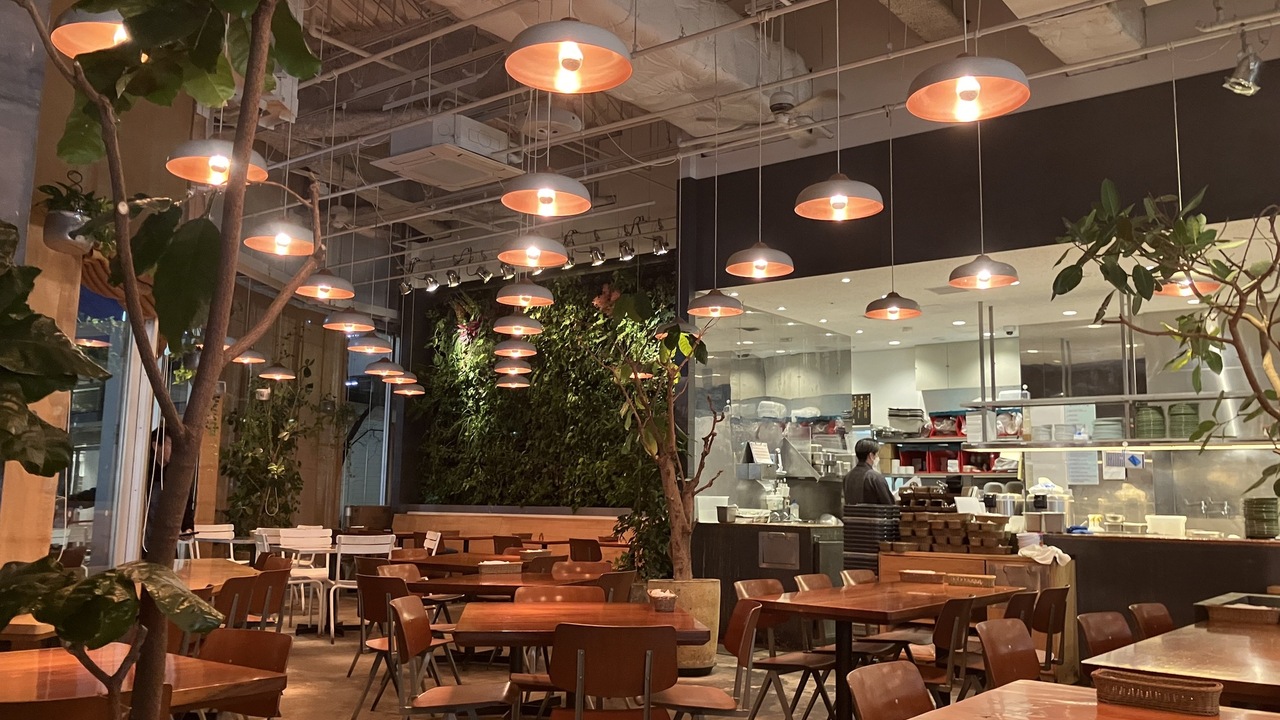 モンスーンカフェ さいたま新都心 アジア料理・エスニック | 店長・店長候補)の求人の写真 1枚目