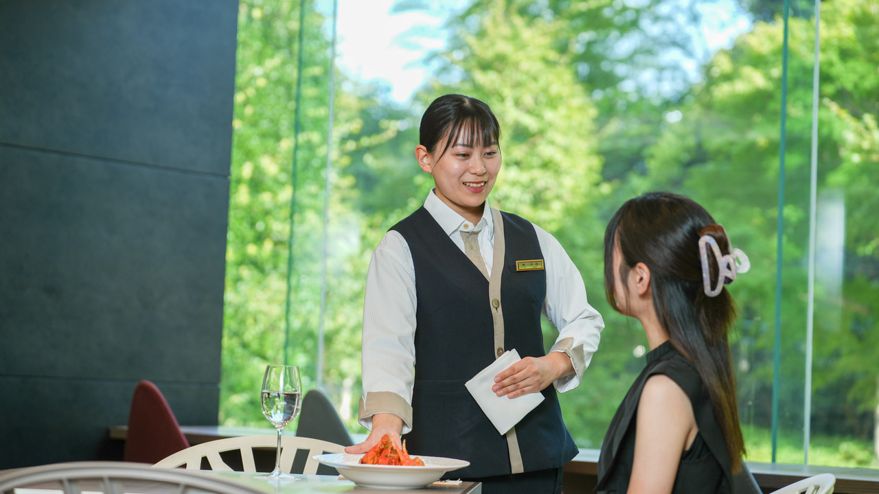 成田東武ホテルエアポート|レストランサービス・ホールスタッフの求人画像1枚目