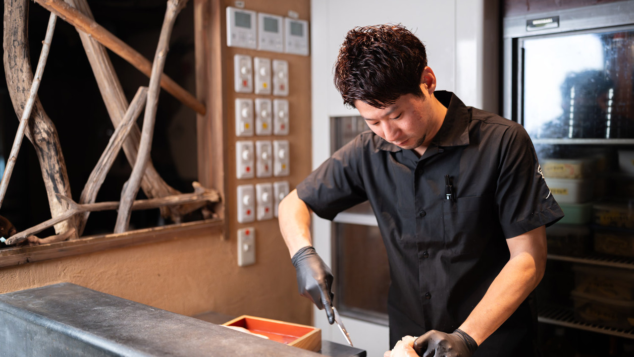 炭火焼き鳥 鶏尽|レストランサービス・ホールスタッフの求人画像2枚目