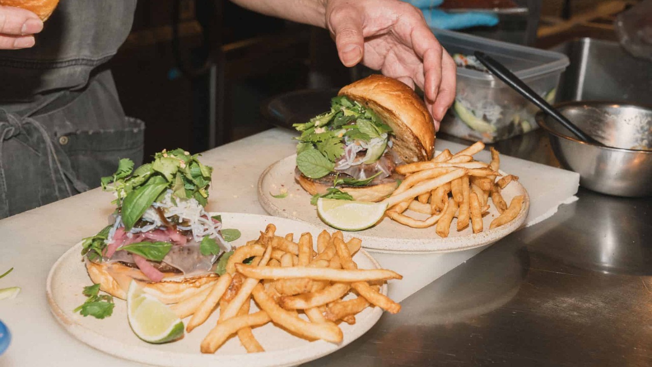 WPÜ SHINJUKU|レストランサービス・ホールスタッフの求人画像1枚目