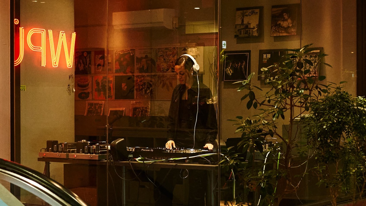 WPÜ HAKONE|フロントスタッフの求人画像1枚目