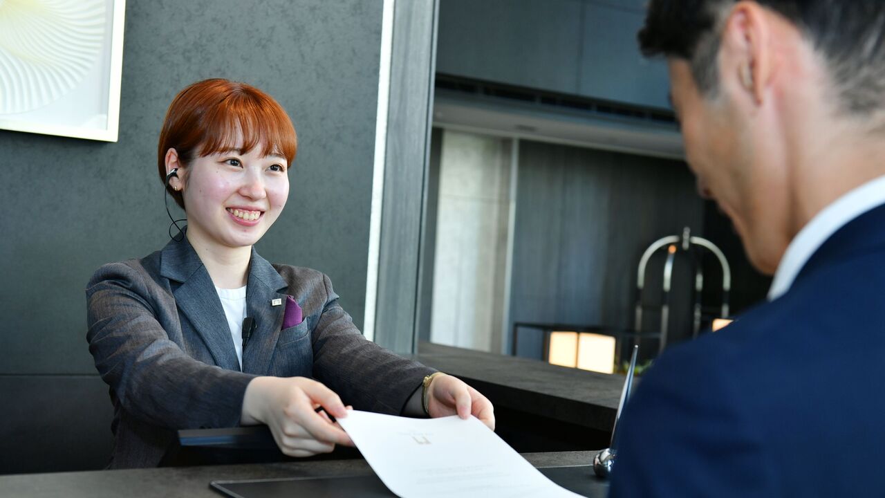 THE GATE HOTEL|フロントスタッフの求人画像1枚目