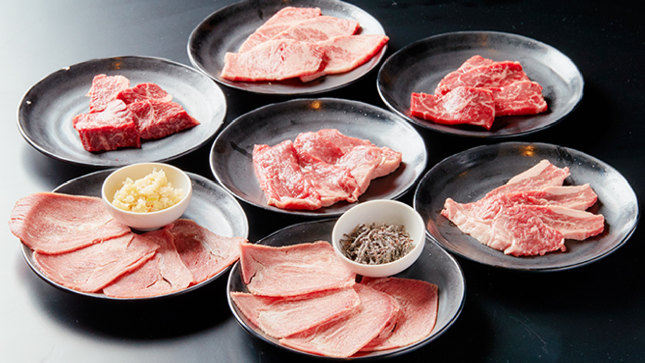 テーブルオーダーバイキング 焼肉 王道familiar|店長・店長候補の求人画像1枚目