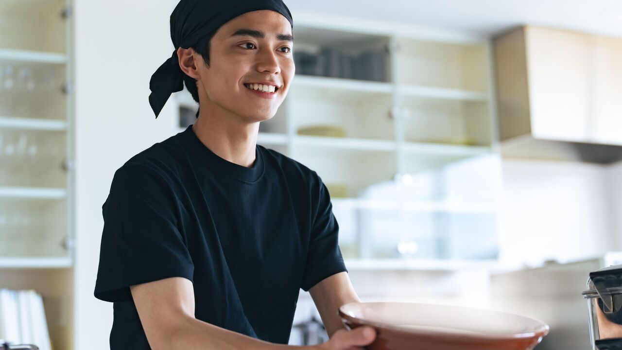 油そば 兎円|キッチンスタッフの求人画像1枚目