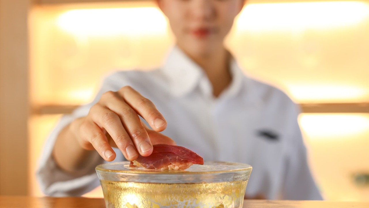 鮨 彩月 大阪梅田店|営業管理職・経営幹部の求人画像3枚目