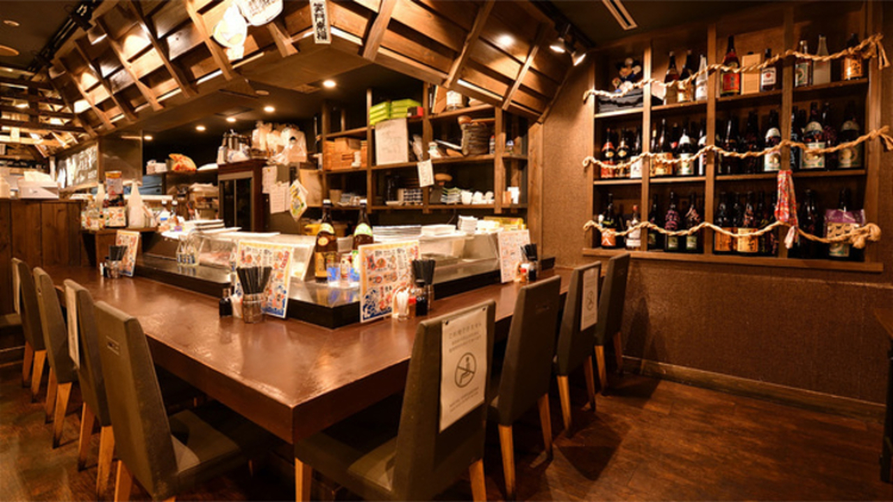 まるかみ水産 新宿店 居酒屋, 創作・ダイニングバー | レストランサービス・ホールスタッフ)の求人の写真 1枚目